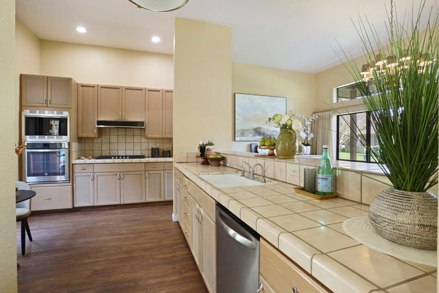 2458 Central Park Dr, Lodi, CA 95242