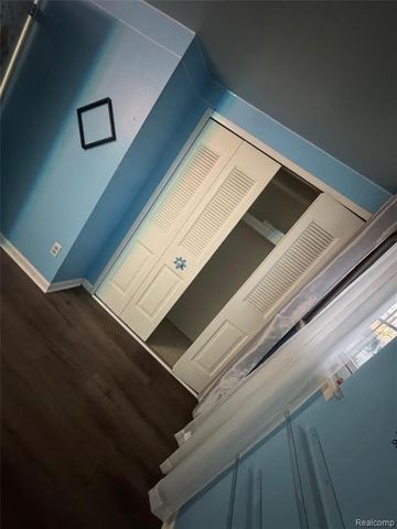 14051 Mckinney Drive, Sterling Heights, MI 48312