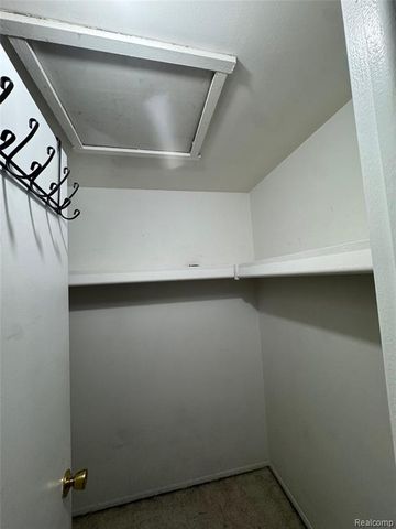 14051 Mckinney Drive, Sterling Heights, MI 48312