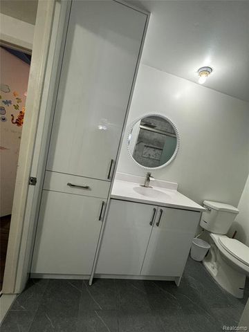 14051 Mckinney Drive, Sterling Heights, MI 48312