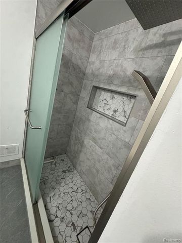 14051 Mckinney Drive, Sterling Heights, MI 48312