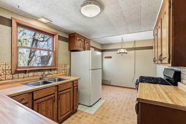 12500 Ridgemount Avenue W, Plymouth, MN 55441