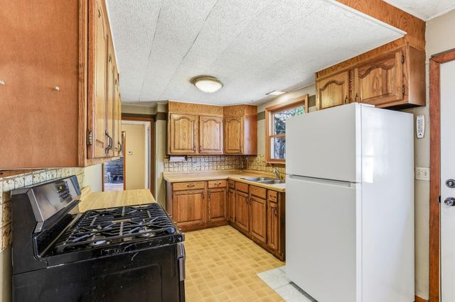 12500 Ridgemount Avenue W, Plymouth, MN 55441