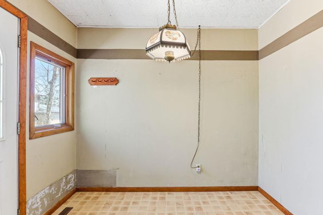 12500 Ridgemount Avenue W, Plymouth, MN 55441