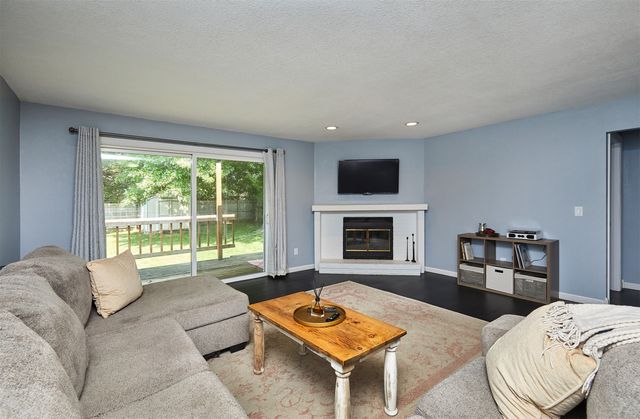 736 Knolls Court, West Des Moines, IA 50265