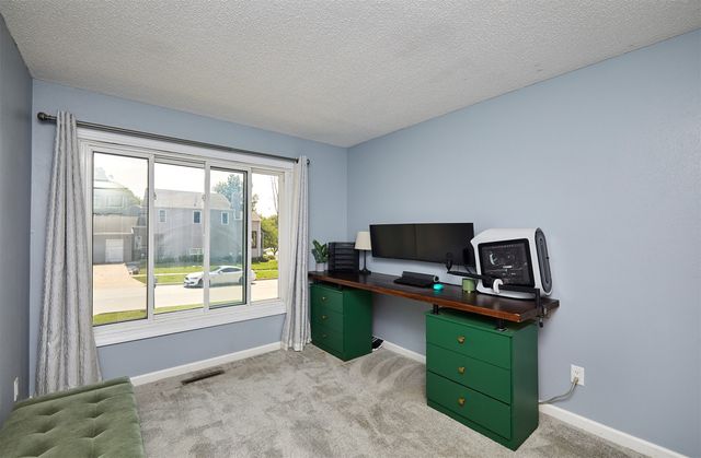 736 Knolls Court, West Des Moines, IA 50265
