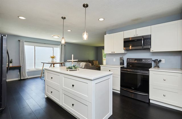 736 Knolls Court, West Des Moines, IA 50265