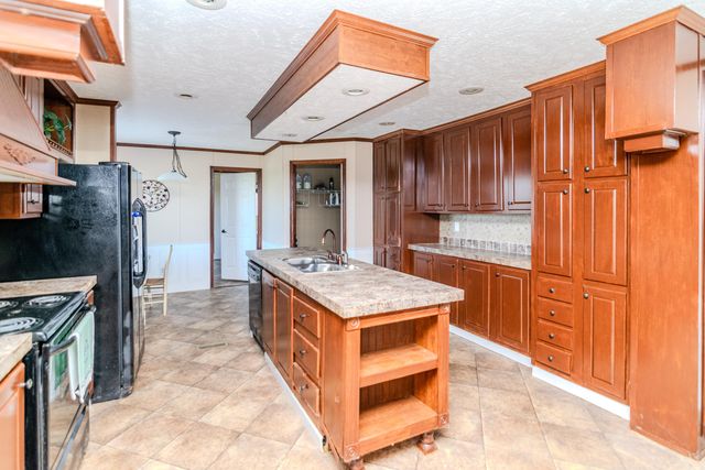 422 Thompson Road, Lancaster, KY 40444