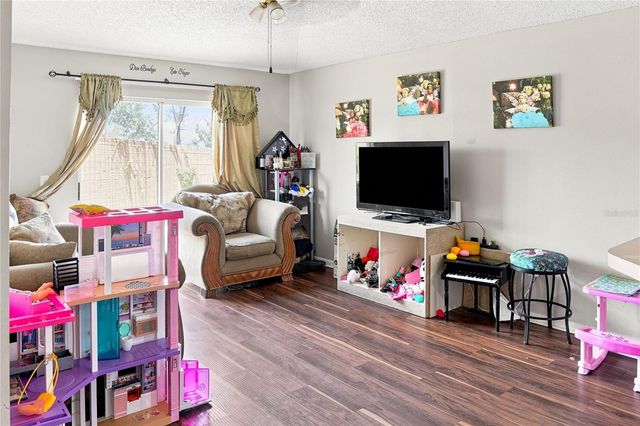 4243 MENDENWOOD LANE, Orlando, FL 32826
