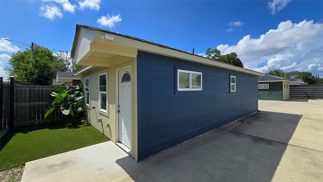 3741 Seabrook Street, Houston, TX 77021