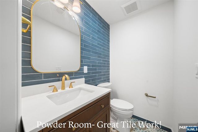 572 Ridgeland Terrace, Englewood, NJ 07631