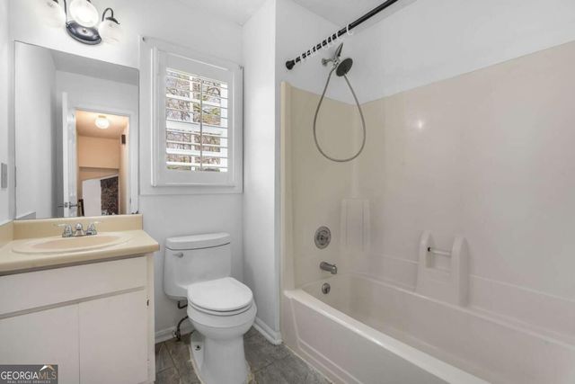 1349 Ashbrook Drive, Lawrenceville, GA 30043