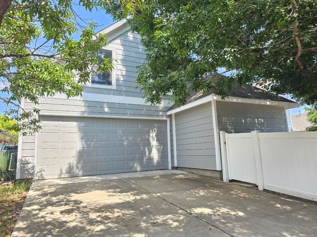 1333 cherokee rose Trail, Savannah, TX 76227
