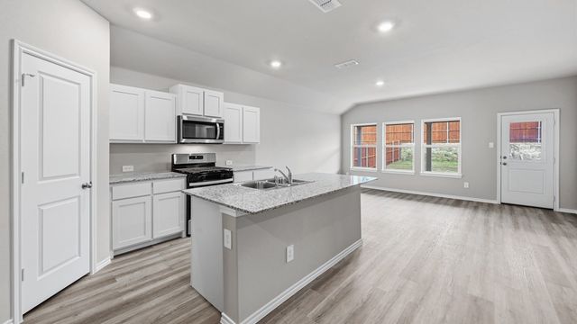 1920 CHEROKEE Lane, Cleburne, TX 76033