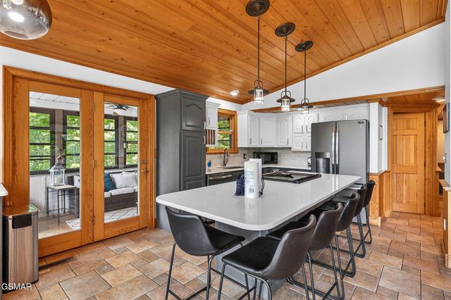 347 Overview Drive, Gatlinburg, TN 37738