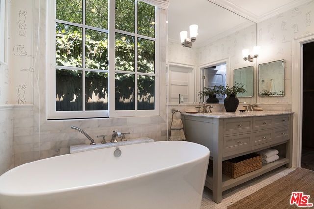 606 N Martel Avenue, Los Angeles, CA 90036