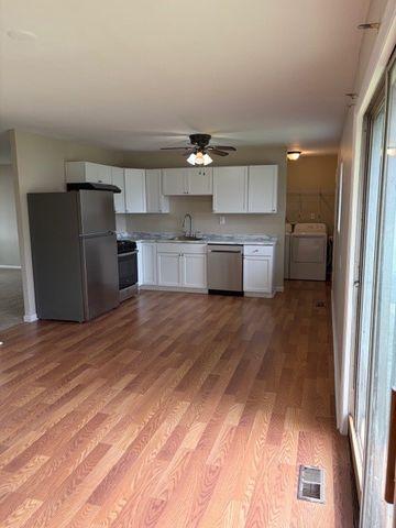 713 Essex Avenue, Romeoville, IL 60446