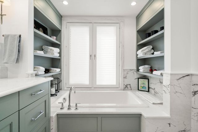 20 Rowes Wharf 701, Boston, MA 02110