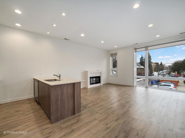 4111 N NARRAGANSETT Avenue 204, Chicago, IL 60634