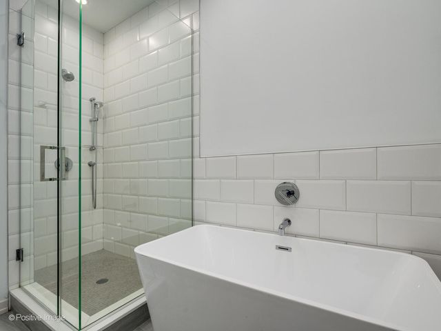 4111 N NARRAGANSETT Avenue 204, Chicago, IL 60634