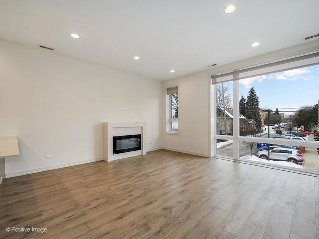 4111 N NARRAGANSETT Avenue 204, Chicago, IL 60634