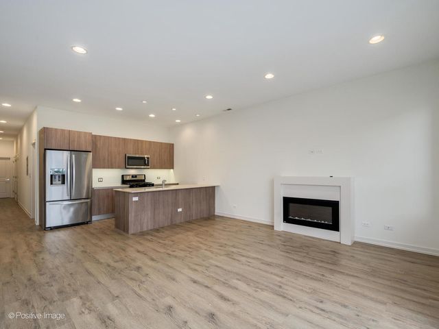 4111 N NARRAGANSETT Avenue 204, Chicago, IL 60634