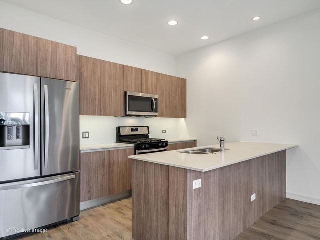 4111 N NARRAGANSETT Avenue 204, Chicago, IL 60634