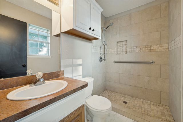 101 Sara Court, Collinsville, TX 76233