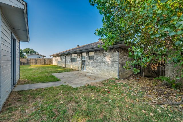101 Sara Court, Collinsville, TX 76233