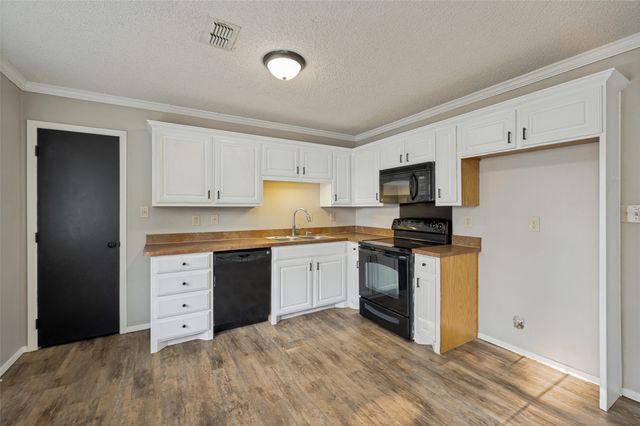 101 Sara Court, Collinsville, TX 76233