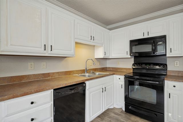 101 Sara Court, Collinsville, TX 76233