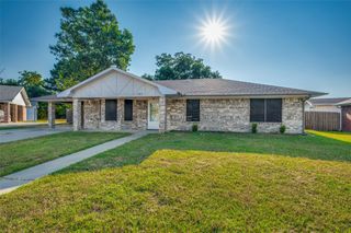 101 Sara Court, Collinsville, TX 76233
