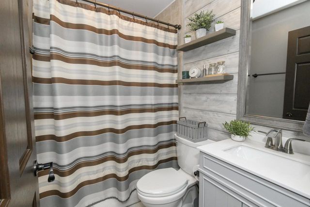 W284N6506 Hawthorne ROAD, Hartland, WI 53029