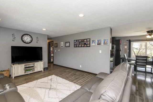 W284N6506 Hawthorne ROAD, Hartland, WI 53029