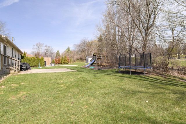 W284N6506 Hawthorne ROAD, Hartland, WI 53029