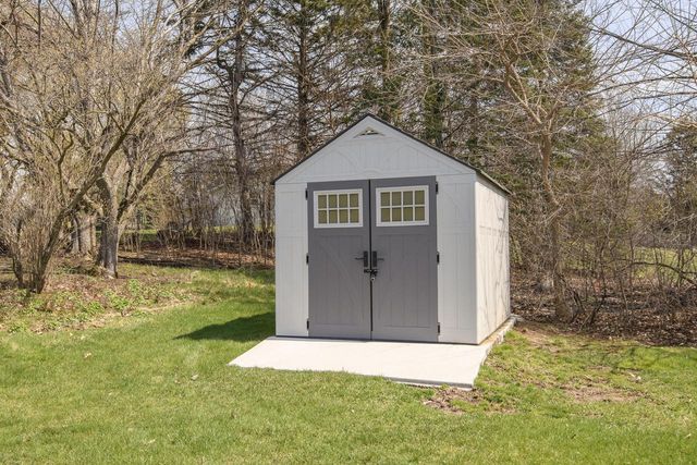 W284N6506 Hawthorne ROAD, Hartland, WI 53029