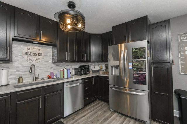 W284N6506 Hawthorne ROAD, Hartland, WI 53029