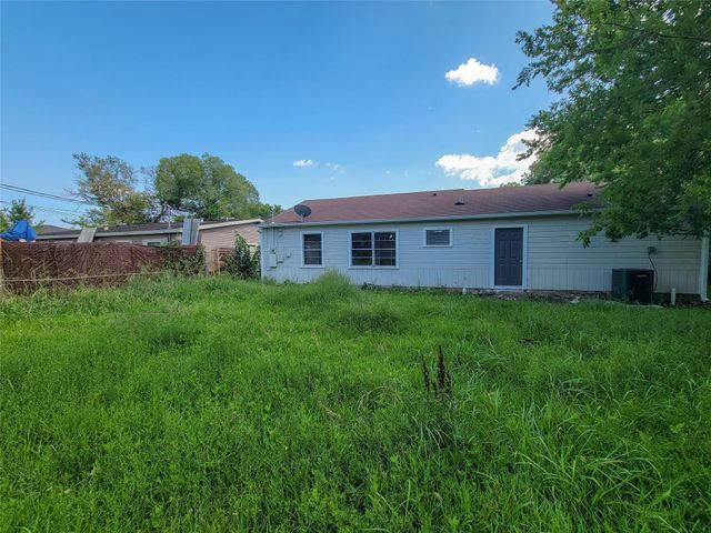 4909 Holloway Drive, Houston, TX 77048