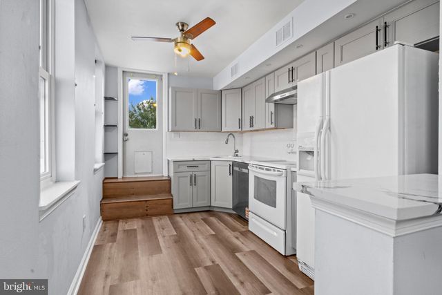 2724 ASH ST, Philadelphia, PA 19137