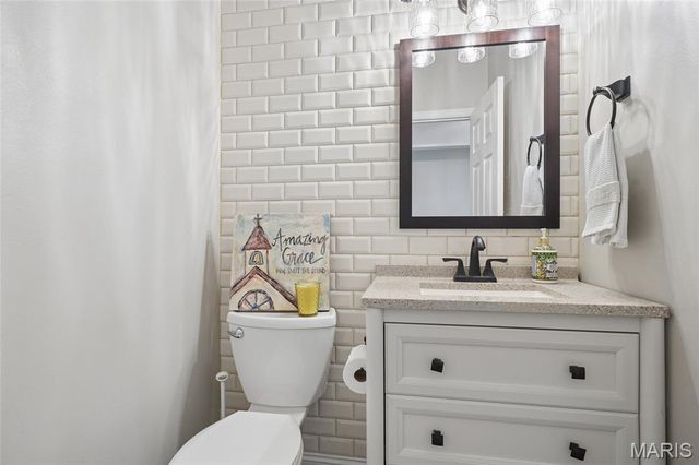 17008 Kimwood Court, Chesterfield, MO 63005