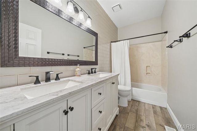 17008 Kimwood Court, Chesterfield, MO 63005