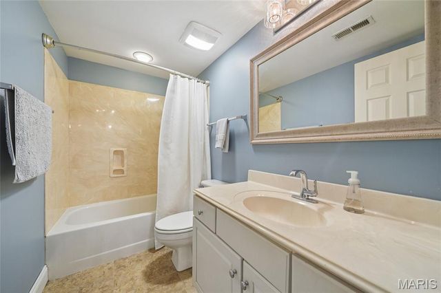 17008 Kimwood Court, Chesterfield, MO 63005