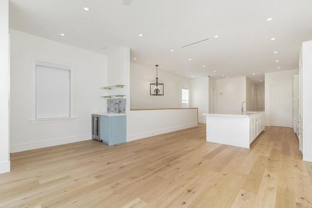 261 Royal Poinciana Way, Palm Beach, FL 33480