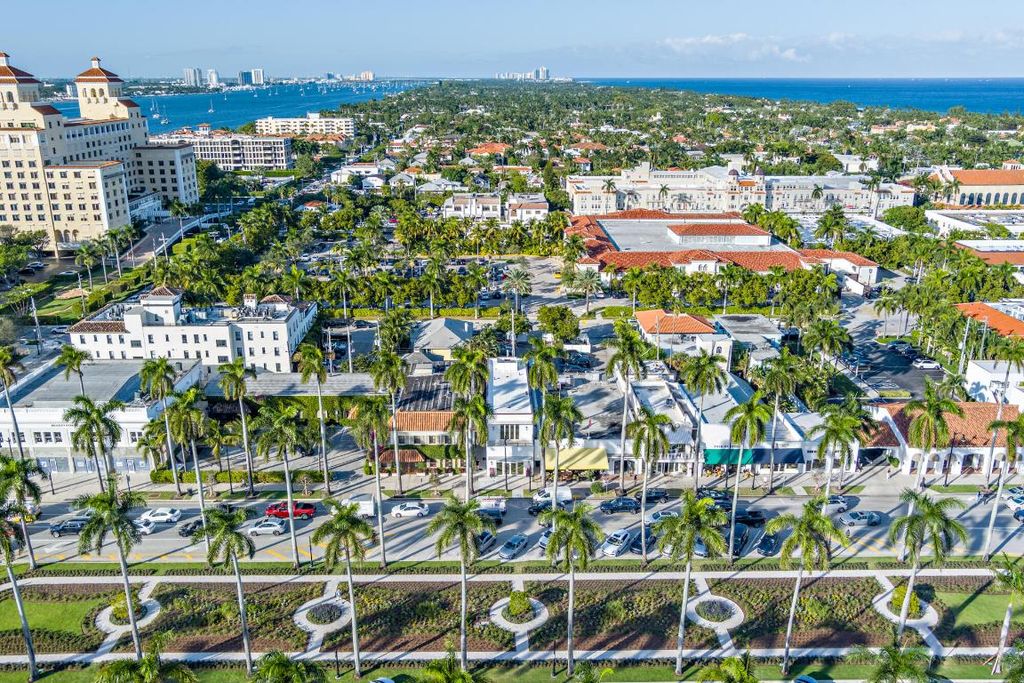 261 Royal Poinciana Way, Palm Beach, FL 33480