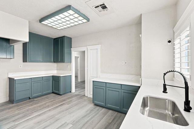 1061 w willow, Stockton, CA 95203