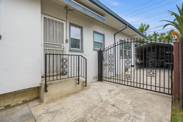 1061 w willow, Stockton, CA 95203