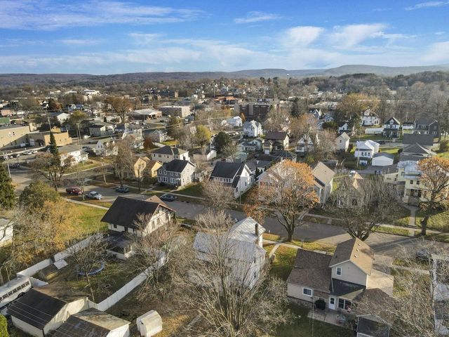 320-322 3rd Avenue, Baraboo, WI 53913