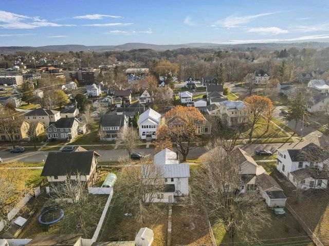 320-322 3rd Avenue, Baraboo, WI 53913