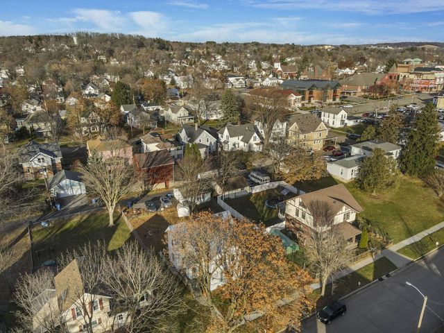 320-322 3rd Avenue, Baraboo, WI 53913