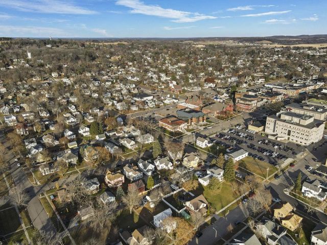 320-322 3rd Avenue, Baraboo, WI 53913